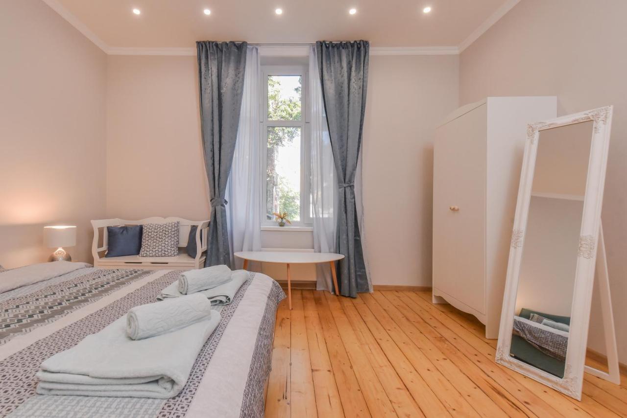 Spacious Vintage 2Br, 2Bath Apartment By Flat Mаnager Sófia Exterior foto