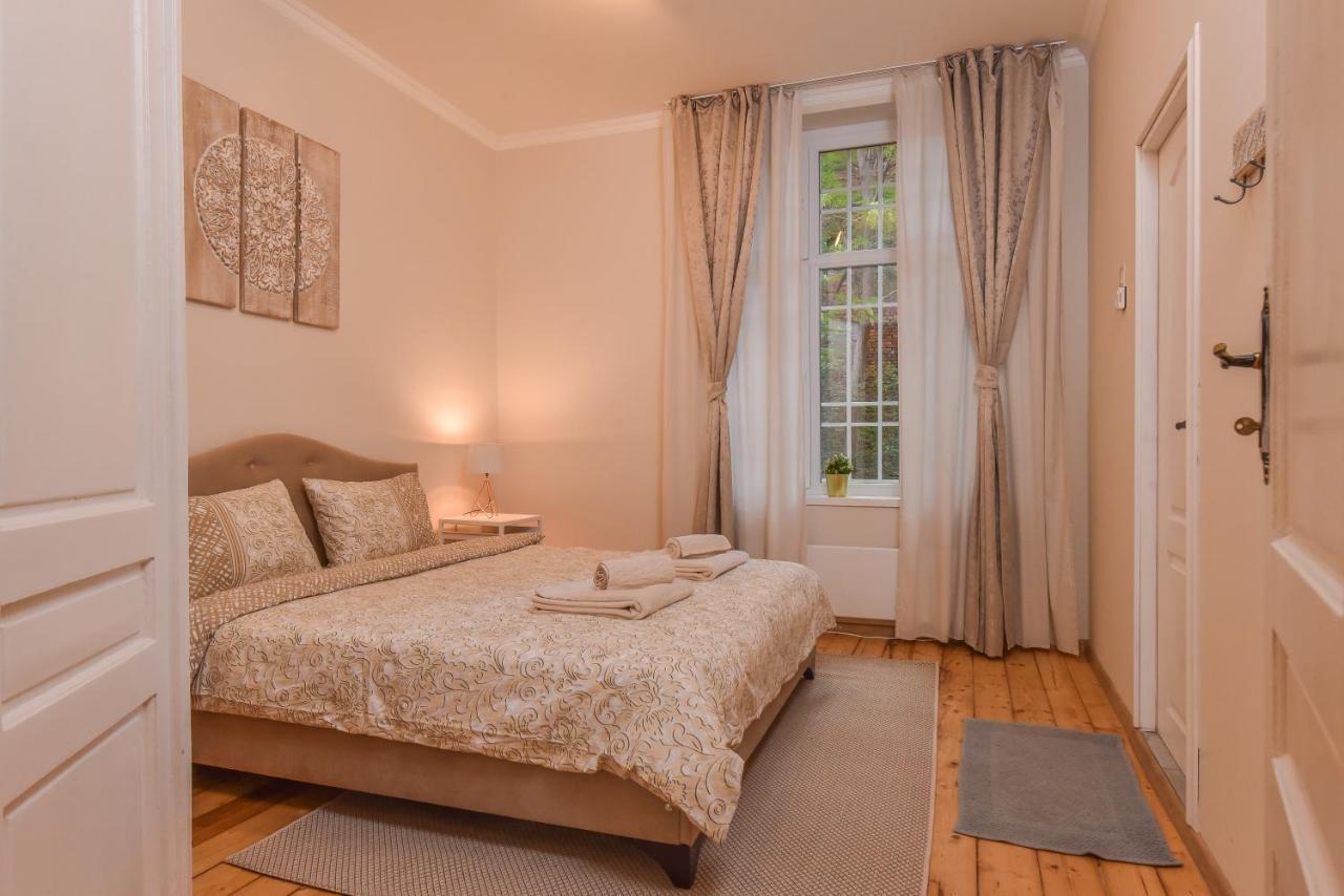 Spacious Vintage 2Br, 2Bath Apartment By Flat Mаnager Sófia Exterior foto